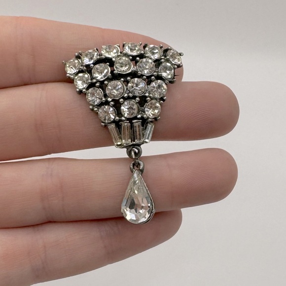 VINTAGE Crystal Dangle Brooch - Picture 3 of 10